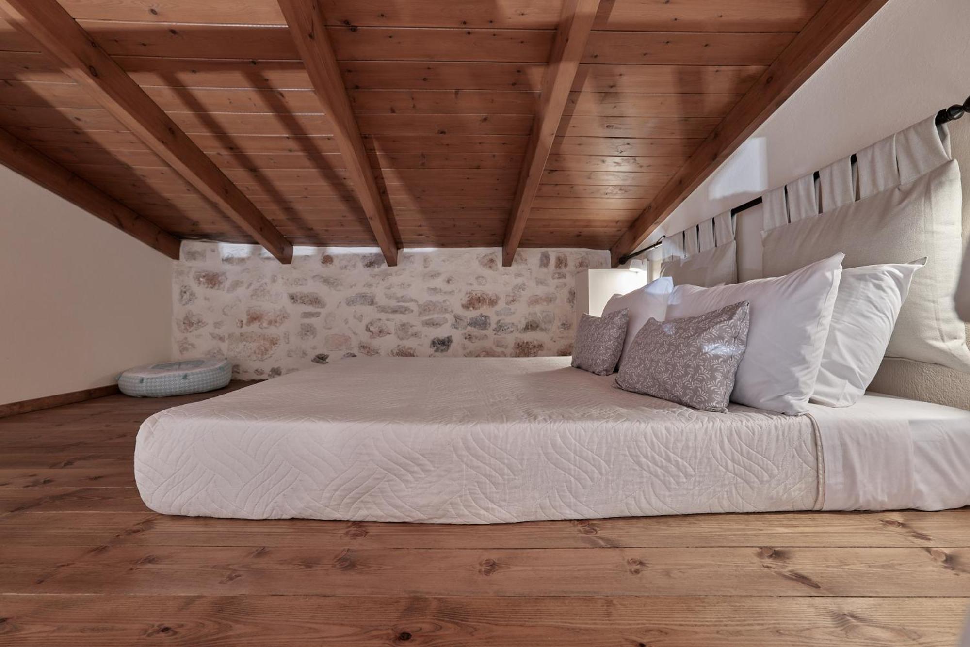 Stone Villa With Swimming Pool-Bbq! Melidhónion Екстериор снимка